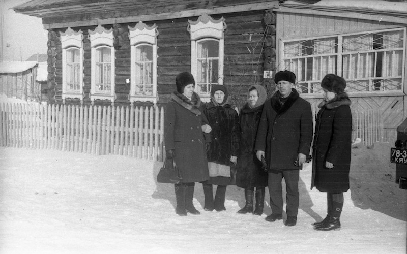 В Кежме с мамой и братом.jpg